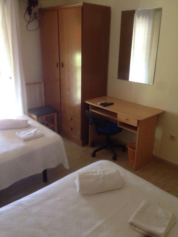 Hostal Jose Luis Brunete Buitenkant foto